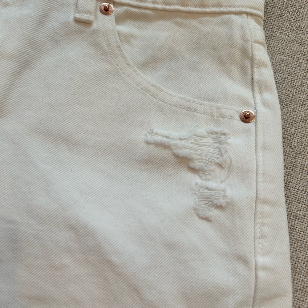 4” Low Rise Stride Short - Picture 3 of 4
